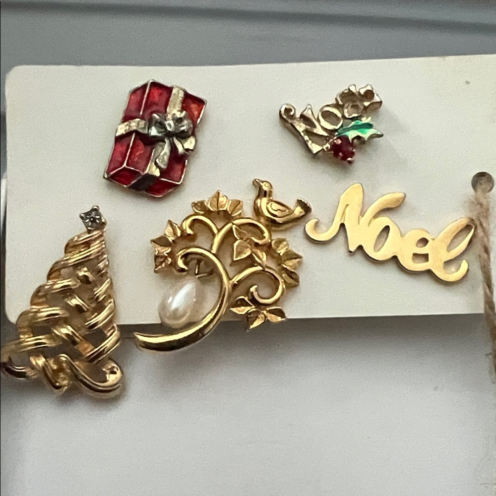 Holiday Brooch Set of 5 partridge in a pear tree Noel present and tree vintage